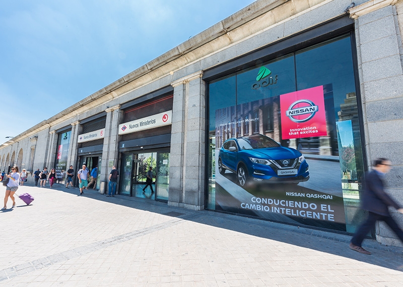 Nissan toma la estación de Renfe Cercanías de Nuevos Ministerios