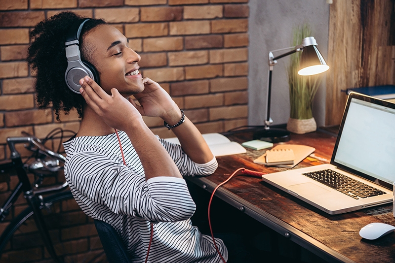 LinkedIn se asocia con Spotify para revelar un secreto