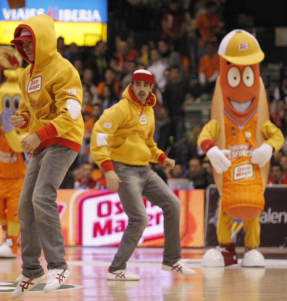 Oscar Mayer sigue amenizando el baloncesto
