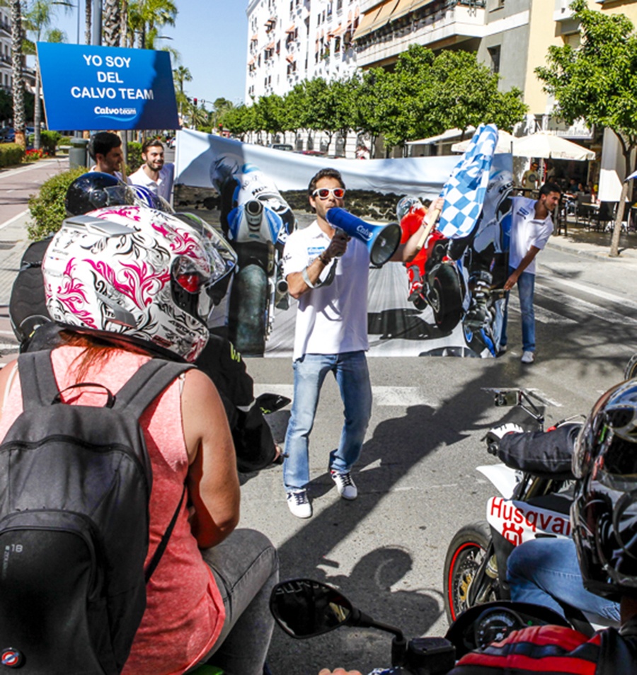 Calvo sorprende a los motoristas