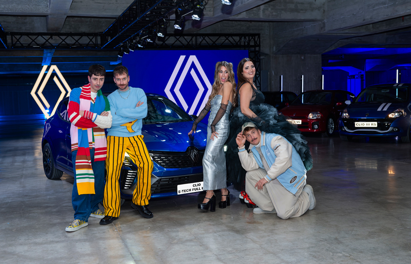Renault organiza un desfile de coches y moda en Twitch