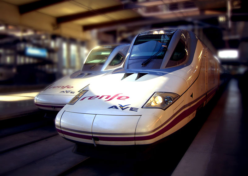 Renfe abre un concurso para renovar la imagen del Ave