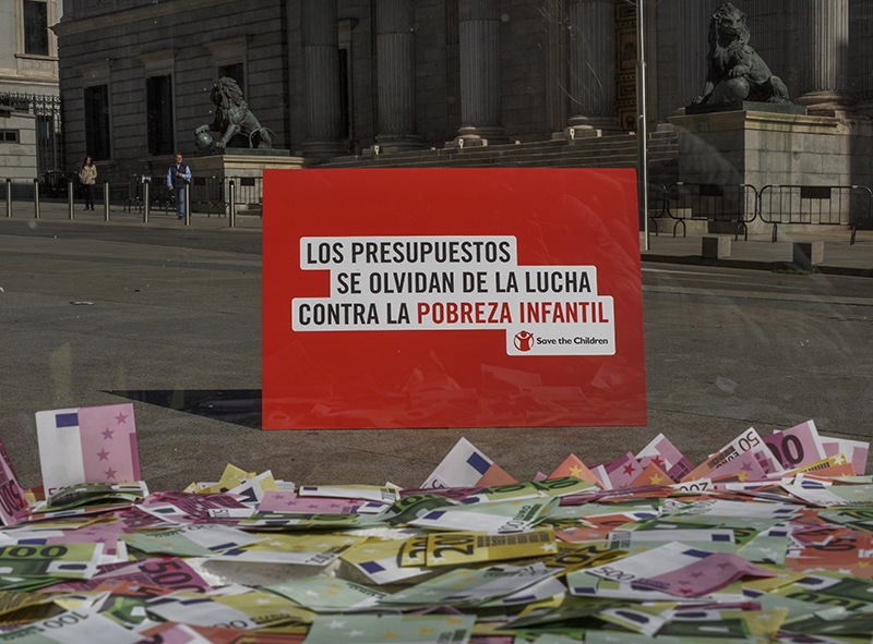 Save the Children saca los colores a los diputados