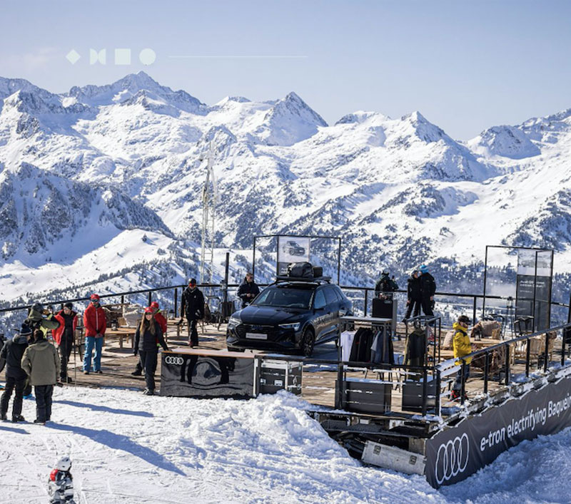 SOMOS monta una Pop Up de Audi a 2.500m de altura