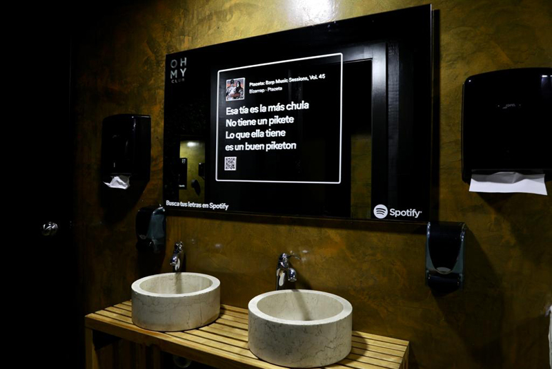Spotify llena de letras de canciones las discotecas de Madrid