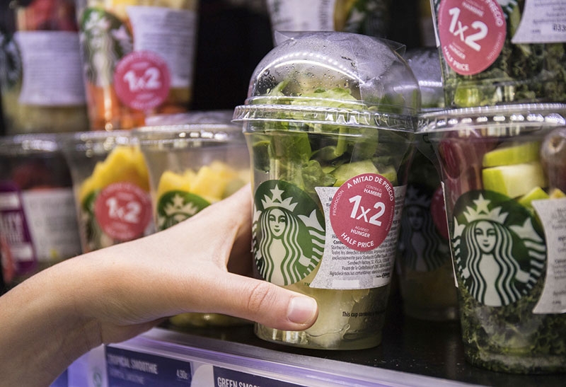 Starbucks lucha contra el hambre con una promoción "al revés"