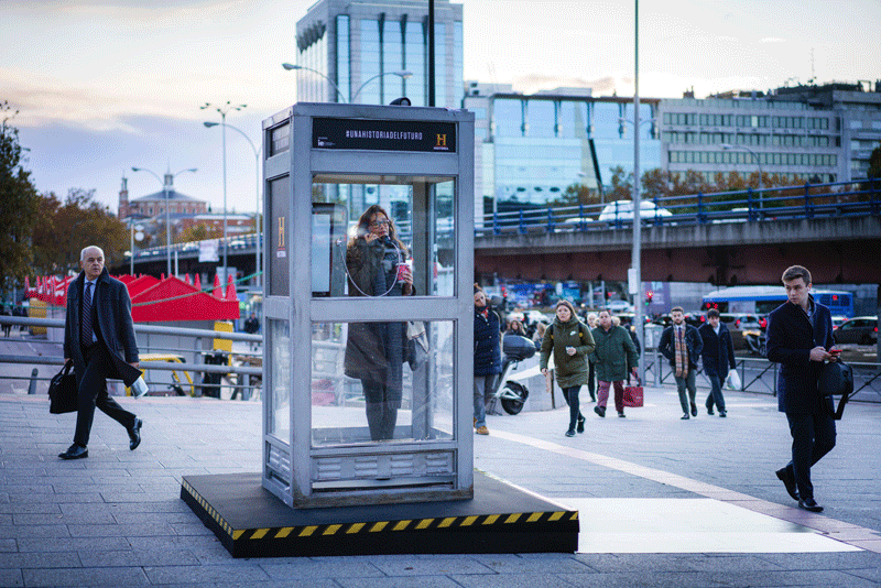 Una antigua cabina para hablar del futuro con el pasado