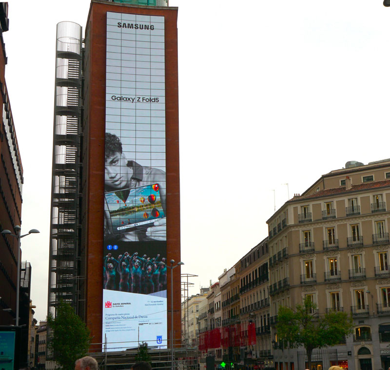 Super 8 Media renueva su pantalla de Callao