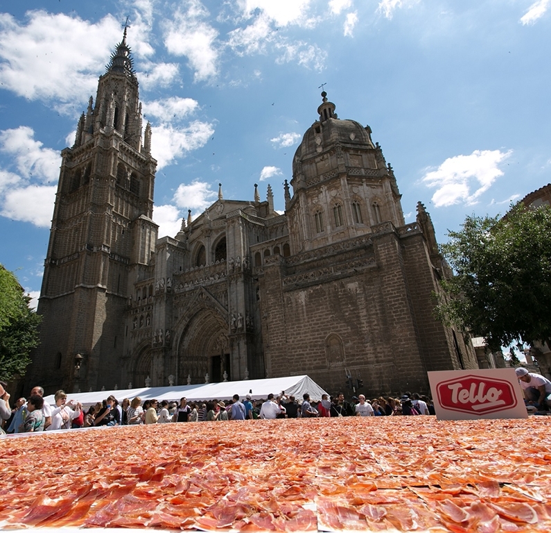 El plato de jamón cortado a mano más grande del mundo