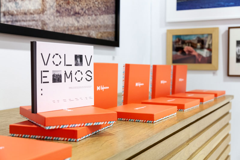 Hofmann presenta el libro solidario "Volvemos"