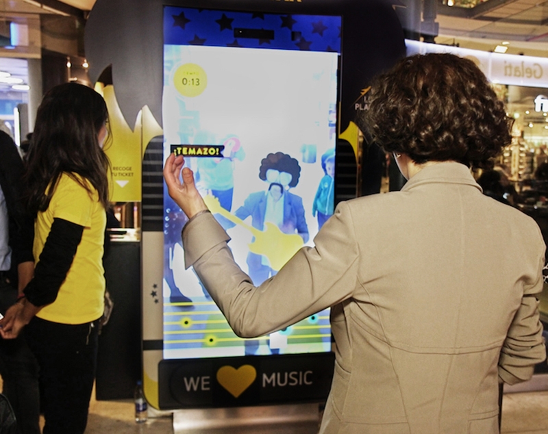 Vueling seduce a los viajeros con Rock&Baile