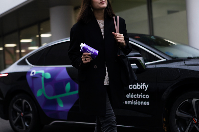 Cabify anuncia la vuelta de sus botellas de agua