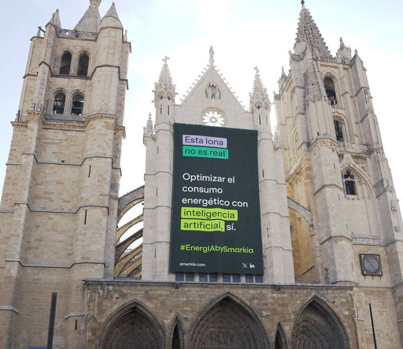 Lona gigante en la catedral de León: ¿Realidad o ficción?