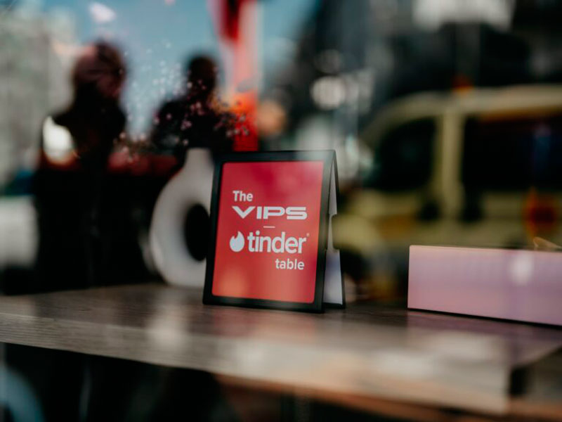 VIPS y Tinder montan un "speed dating" para universitarios