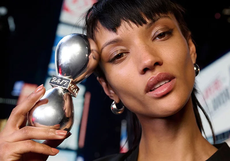 "Coffee Cart" de DKNY para presentar su perfume 24/7