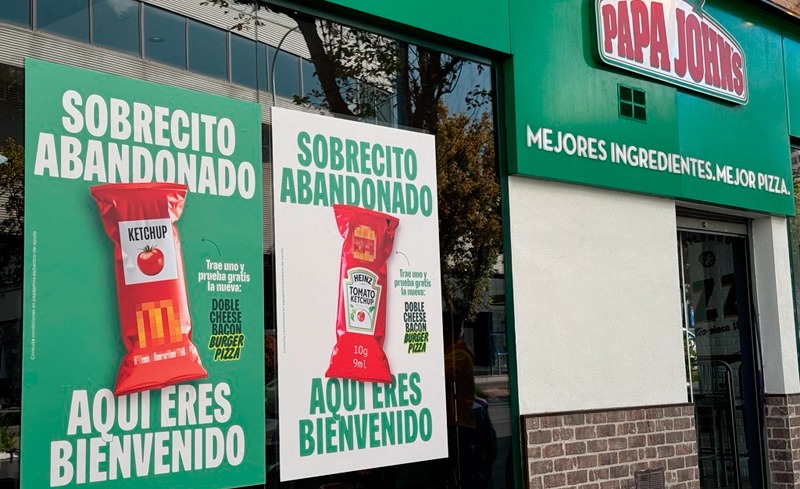 Papa Johns rescata los sobres de ketchup de nuestras neveras