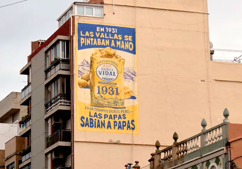 Mural publicitario al estilo 1931 de Papas Vicente Vidal