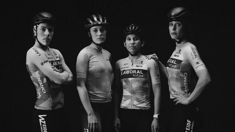 Celebrando la profesionalización del ciclismo femenino