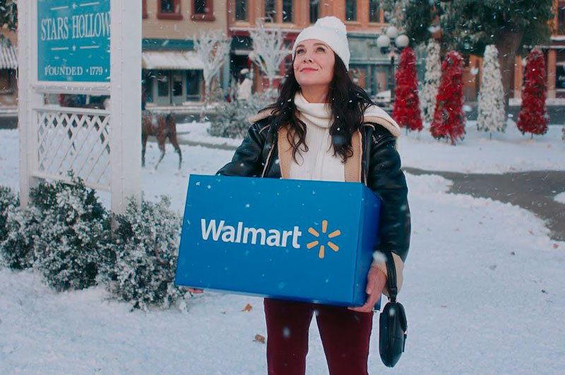 Walmart reúne a parejas famosas de la televisión por Navidad