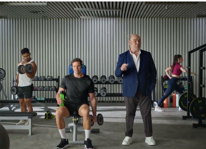 MASMOVIL y Antonio Resines vuelven con "Gym Bro"