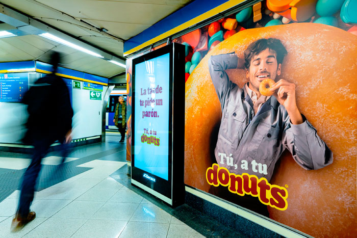 Acción especial de Donuts en el Metro de Madrid.