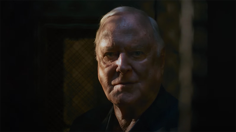 John Cleese tiene una revelación en "Andalusian Crush"