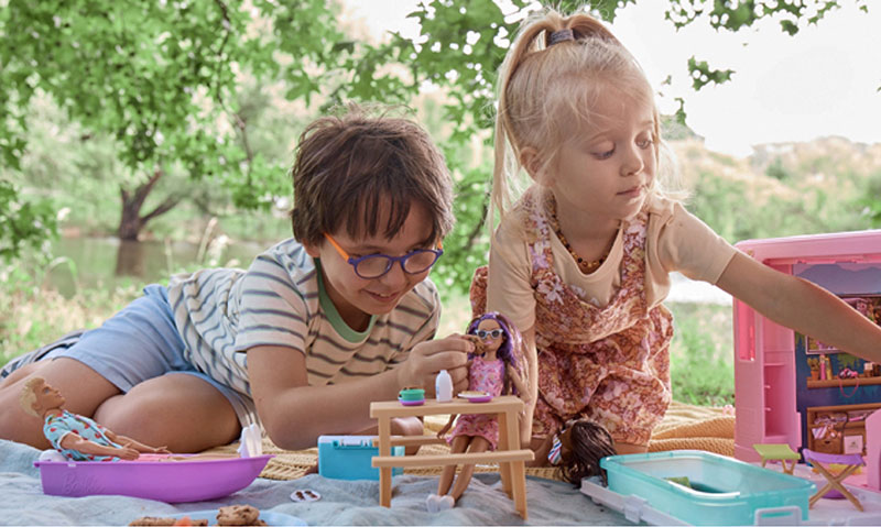 Jugar con muñecas potencia la empatía y el pensamiento social