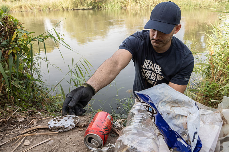 Biotherm retira 40 toneladas de residuos en los ríos españoles