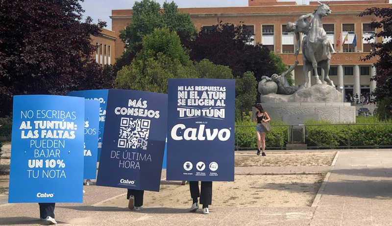 Calvo sorprende a los estudiantes de Selectividad en Madrid