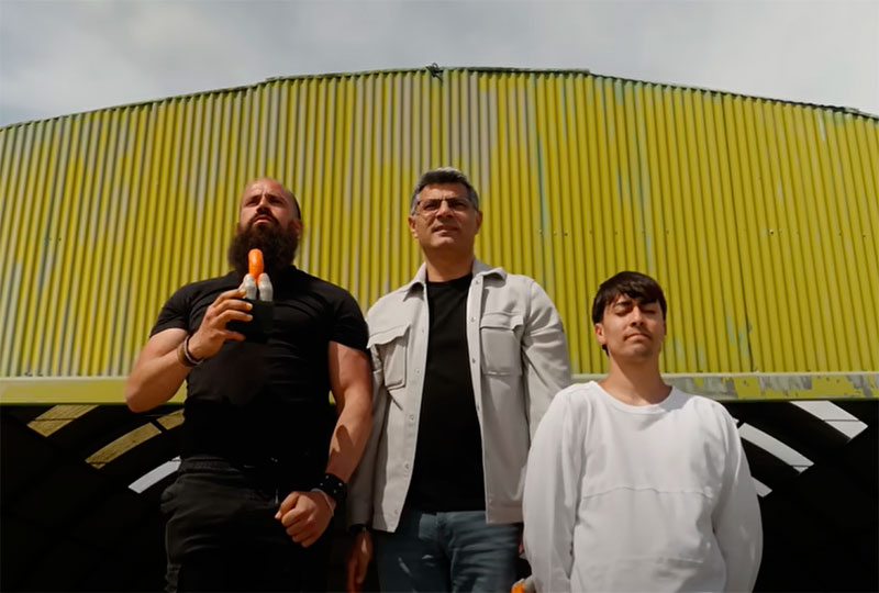 Cheetos celebra lo imperfecto al usar la mano no dominante