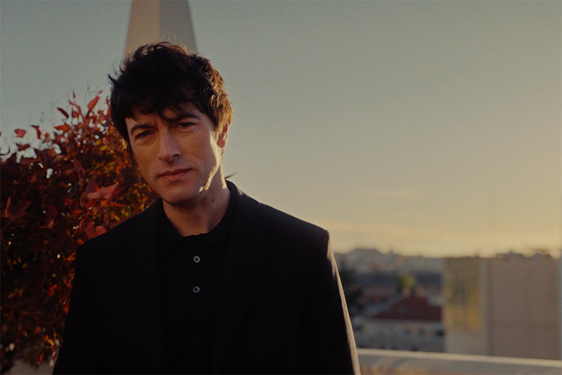 Javier Rey protagoniza la nueva campaña de Crescenta