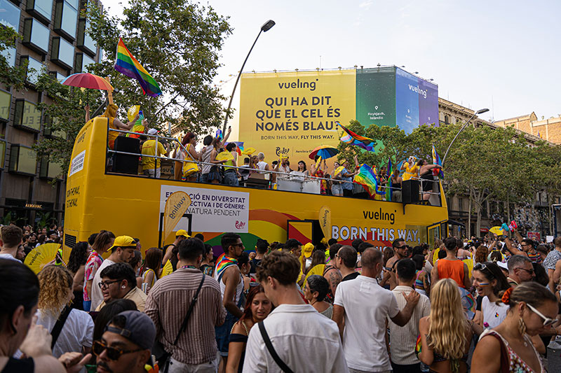 Vueling celebra la diversidad en el Pride!BCN 2025