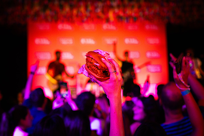 Popeyes presenta su primer "foodtruck" con un concierto de Pignoise.