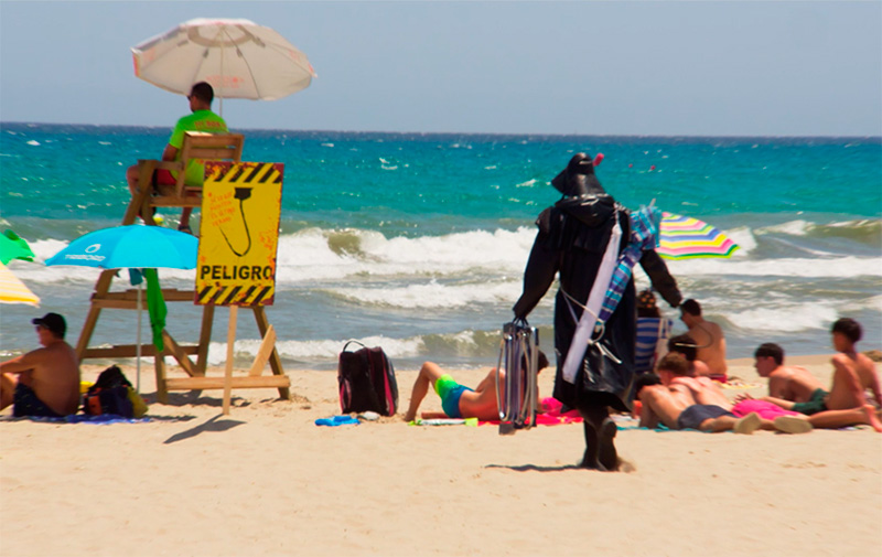 “Sé lo que hicisteis el último verano” toma una playa española