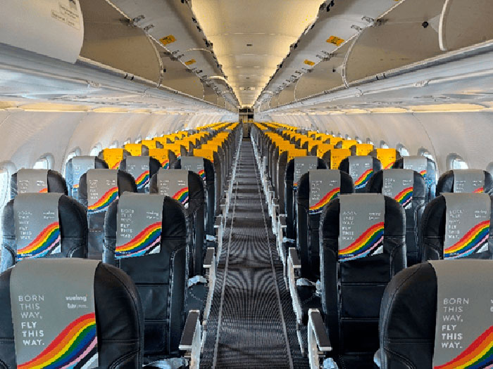 Vueling celebra la diversidad con su avión del Pride!BCN 2025.