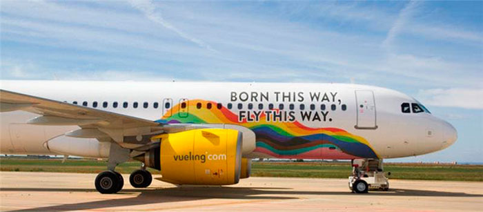 Vueling celebra la diversidad con su avión del Pride!BCN 2025.