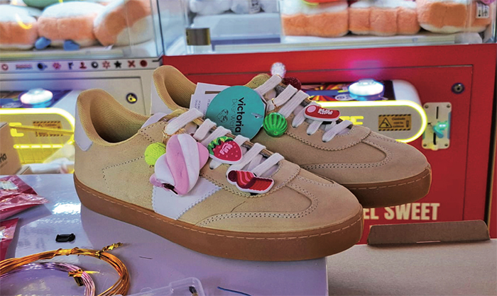 Fini se alía con Victoria para lanzar unas zapatillas.