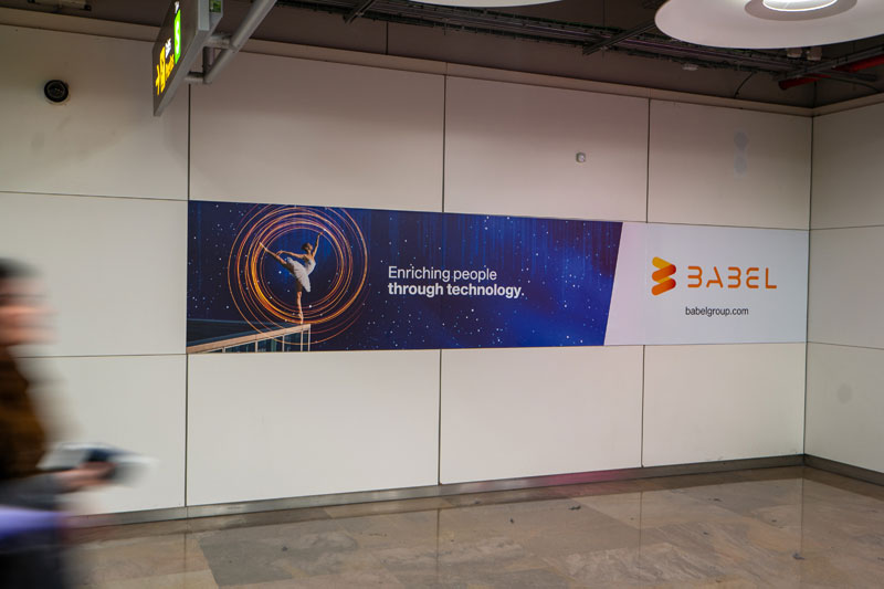 Babel rompe los códigos visuales del sector tecnológico