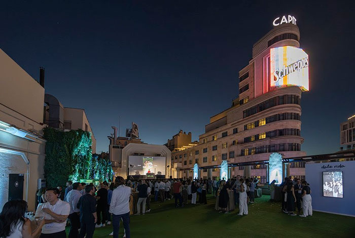 OPPO presenta la Serie Reno14 en un evento experiencial.