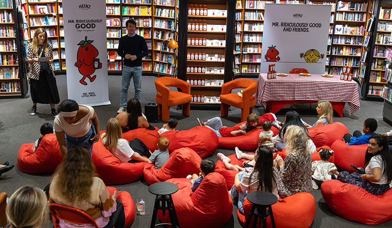 Heinz lanza su nueva salsa..., en una librería