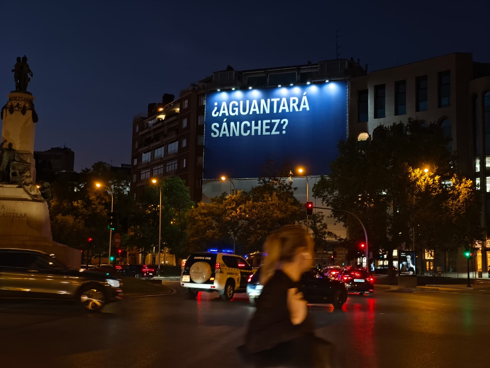 La lona de "¿Aguantará Sánchez?" era una campaña de la COPE