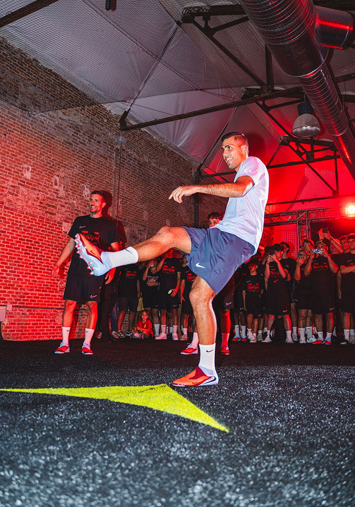 Rodri prueba en directo las nuevas Nike Phantom 6 Low.