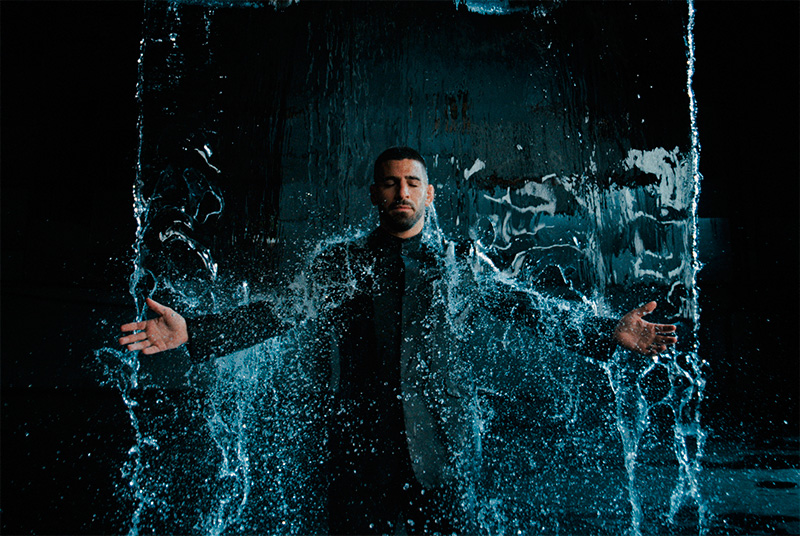 Adolfo Domínguez "ficha" a Ilia Topuria para su nueva campaña