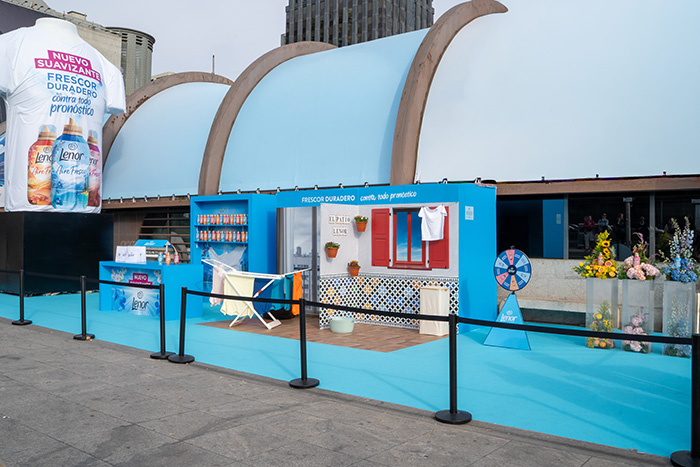 Acción de Lenor para lanzar su nuevo suavizante Lenor Aire Fresco.