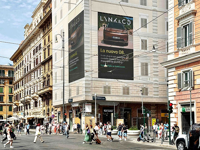 Una campaña de exterior del Lynk & Co 08 ilumina Europa.