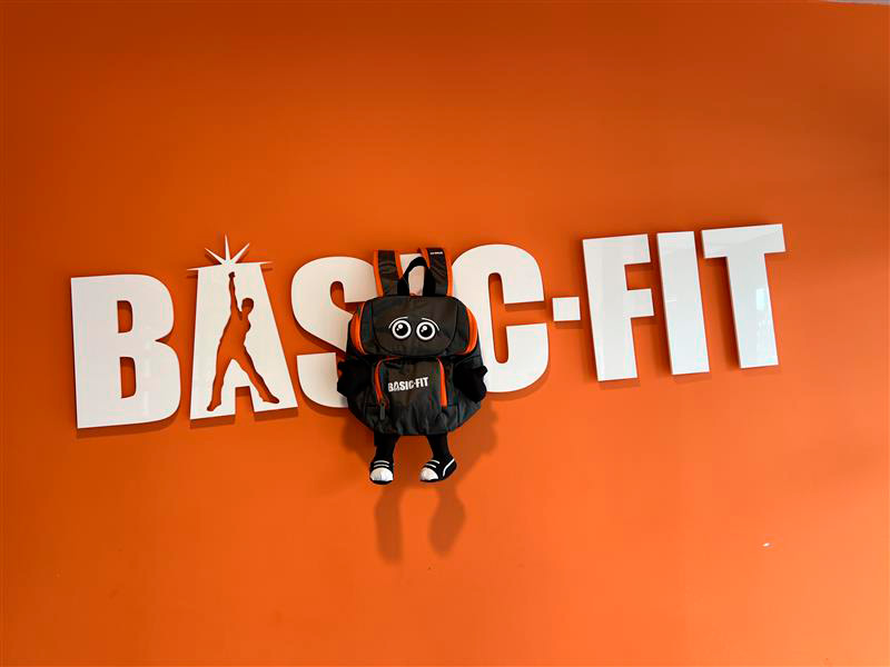 Si encuentras una mini mochila en tu Basic-Fit, ganas un premio