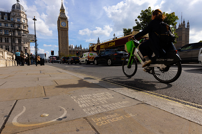 "Street Nipples", acción para concienciar sobre el cáncer de mama.