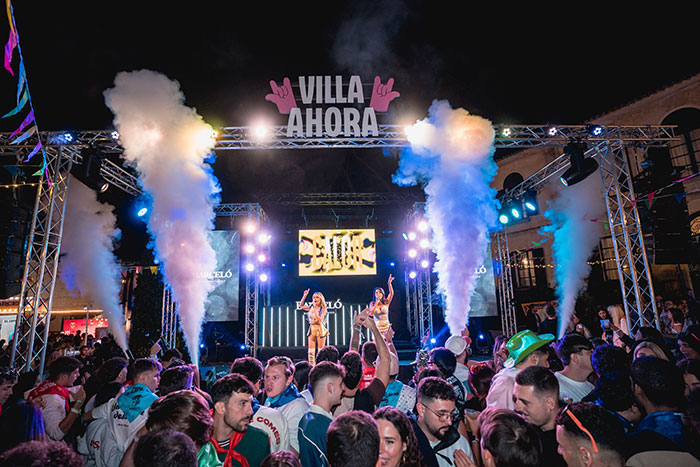 Fiestón en Villa Ahora, el pueblo efímero de Ron Barceló.