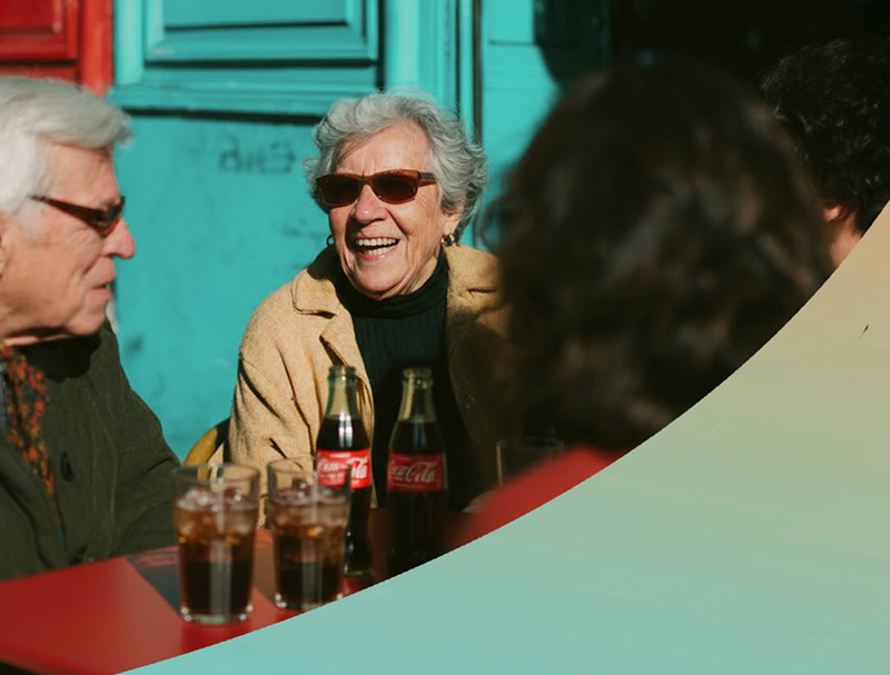 Coca-Cola combate la soledad no deseada de las personas mayores