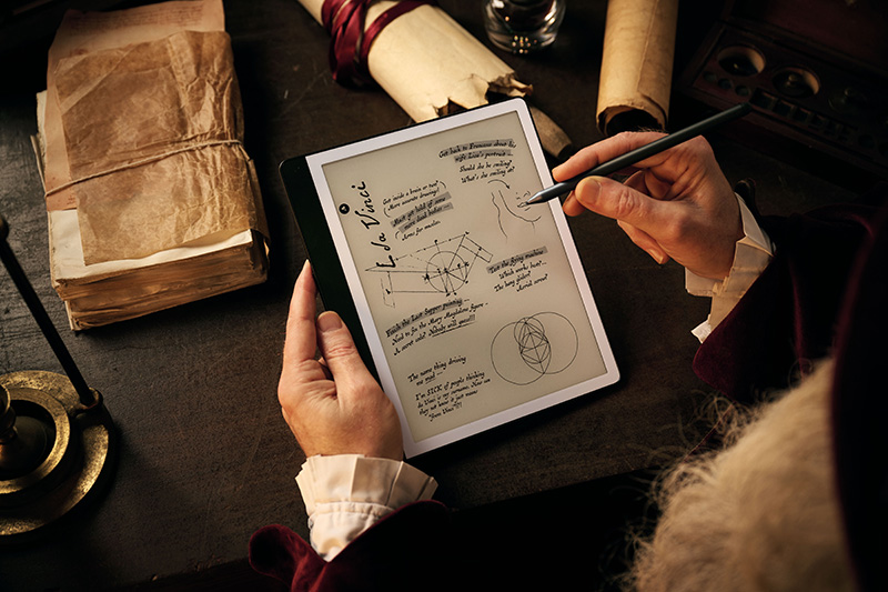 Personalidades históricas "toman notas con Kindle Scribe"